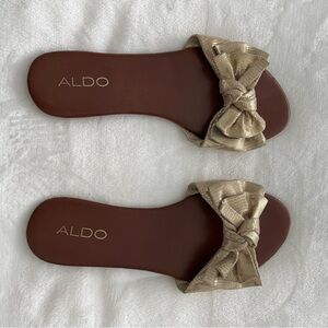 Women’s gold sandal